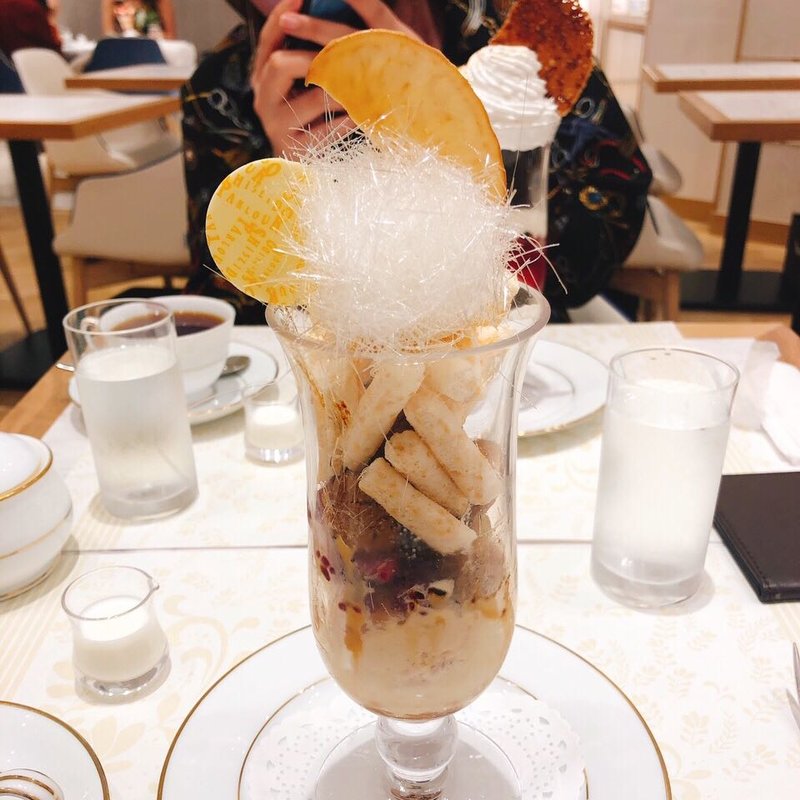 リンゴのソテーとマスカルポーネのセミフレッド(資生堂パーラー サロン・ド・カフェ ラゾーナ川崎店)