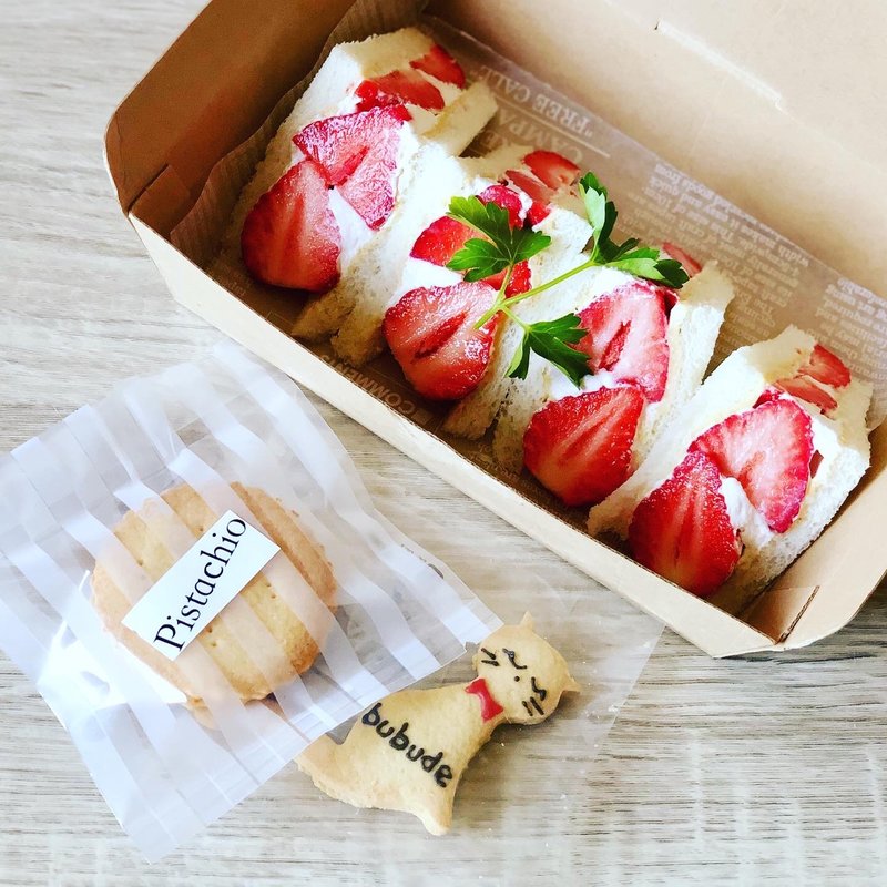 あまおうサンド(bubude coffee)