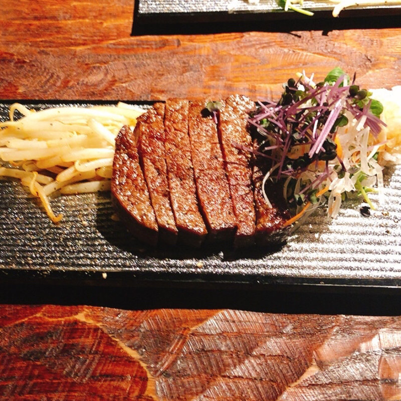 A5黒毛和牛フィレ肉(鉄板焼  炭焼  さいとう)