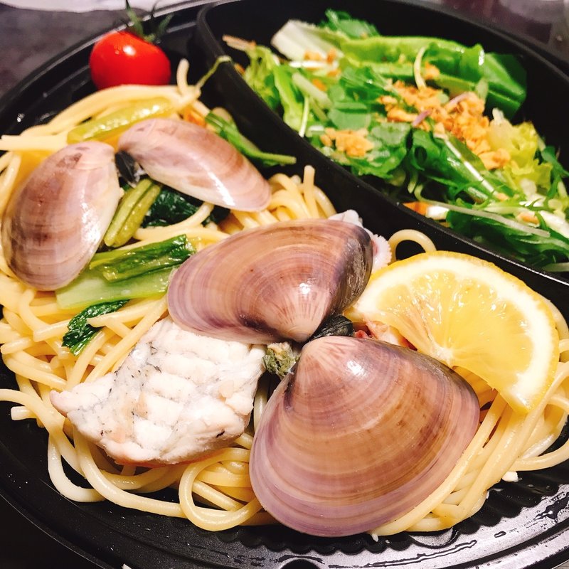 大洗産はまぐりとふぐのパスタ サラダ添え(朝日堂 )