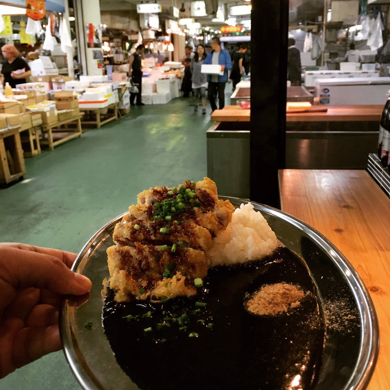 柳橋ブラックカレーマグロカツ乗せ(柳橋市場 シルバ the マルシェ)