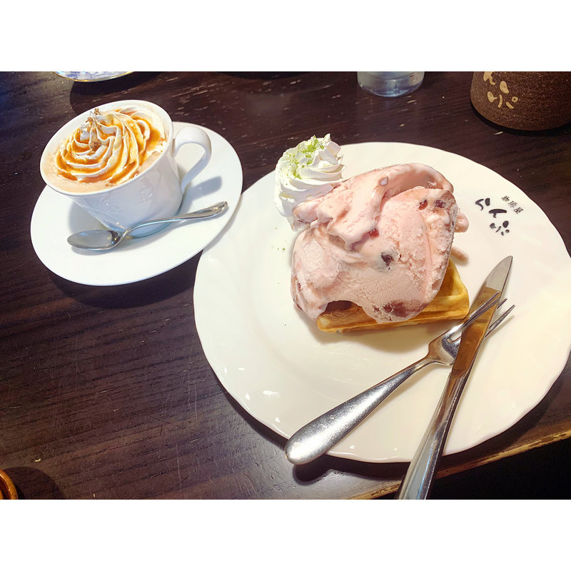 季節限定ワッフル　さくら(珈琲屋 一休)