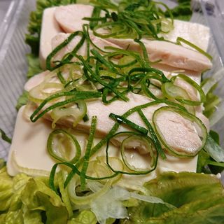 豆腐の胡麻サラダ(鶏のジョージ 八王子みなみ野駅前店)