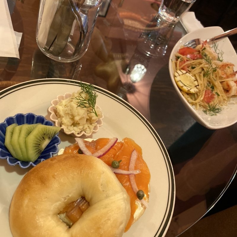 スモークサーモンクリームチーズベーグル(LP キッチン)