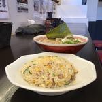 にぼしとんこつ半チャーハンセット(博多とんこつ 豚の足跡)