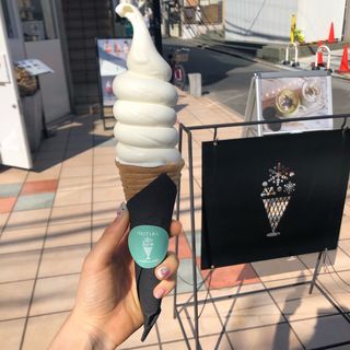 北海道牛乳のソフトクリーム(INITIAL Omotesando （イニシャル 表参道）)