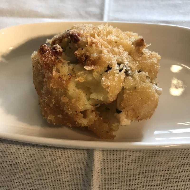 鶏ムネ肉としめじのコロッケ(岩瀬惣菜店)