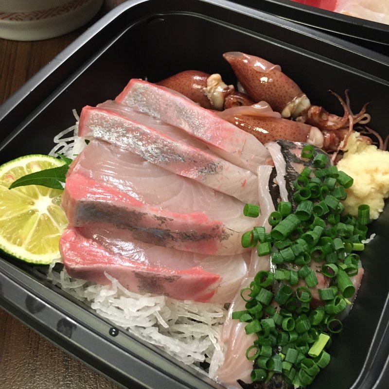 刺身盛り合わせ(膳や与楽)