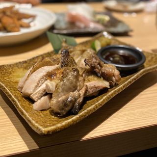 鶏もも肉の炙り焼き(名古屋コーチンと本格焼き鳥 鳥料理 鳥心 名駅太閤口店)