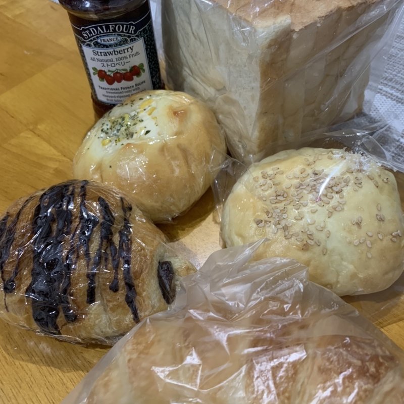 生クリームあんぱん(デゥ・ヌーボー)