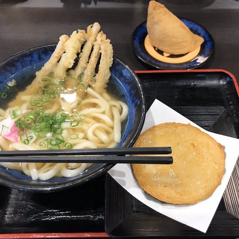 ゴボ天うどん＋丸天＋山菜いなり(資さんうどん 博多千代店)