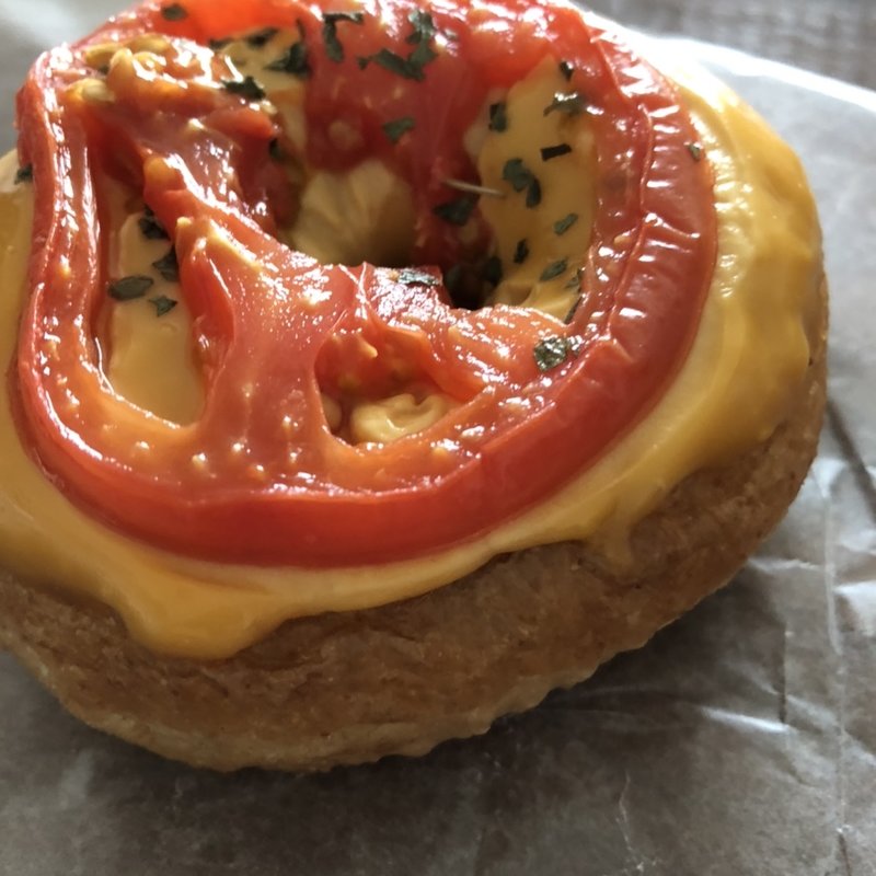 ビアチーズトマトドーナツ(ハグジードーナツ)