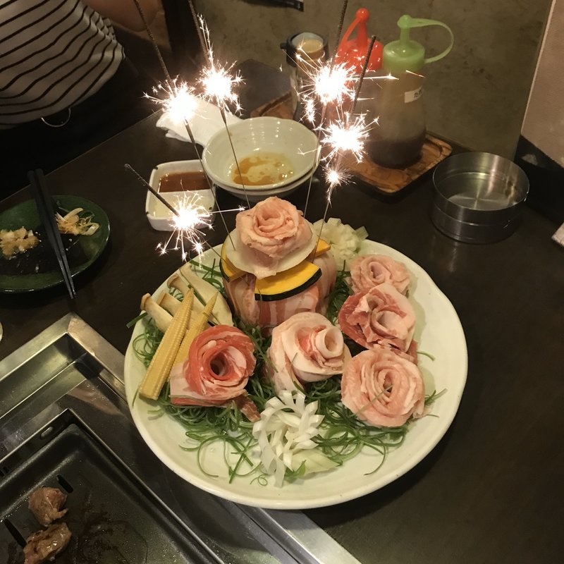 肉ケーキ(豚焼肉 まがり屋)