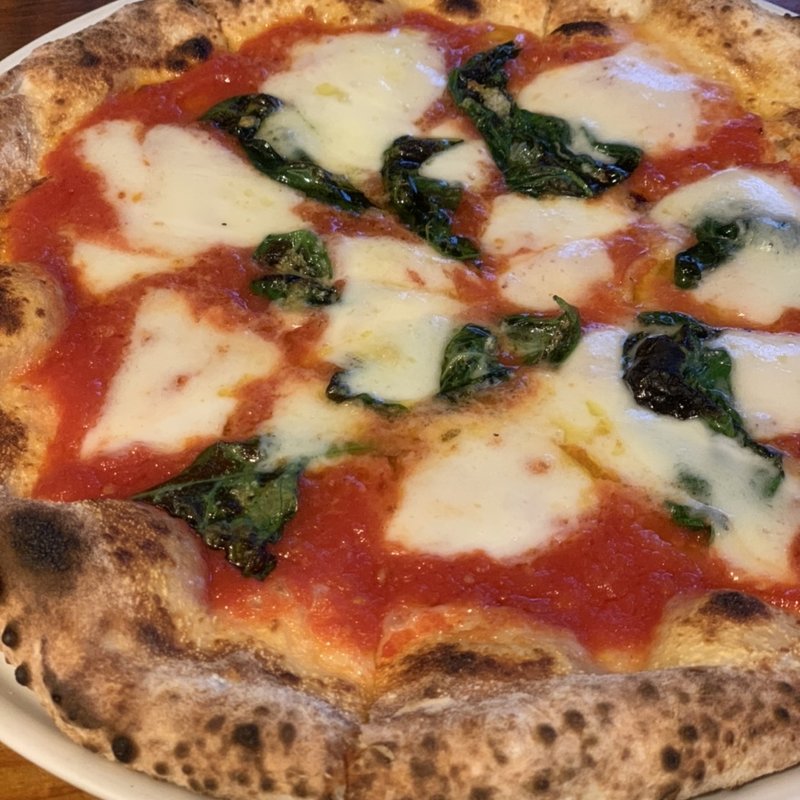 水牛のモッツァレラを使ったマルゲリータピッツァ(ポンテ チェントロ 佃店)