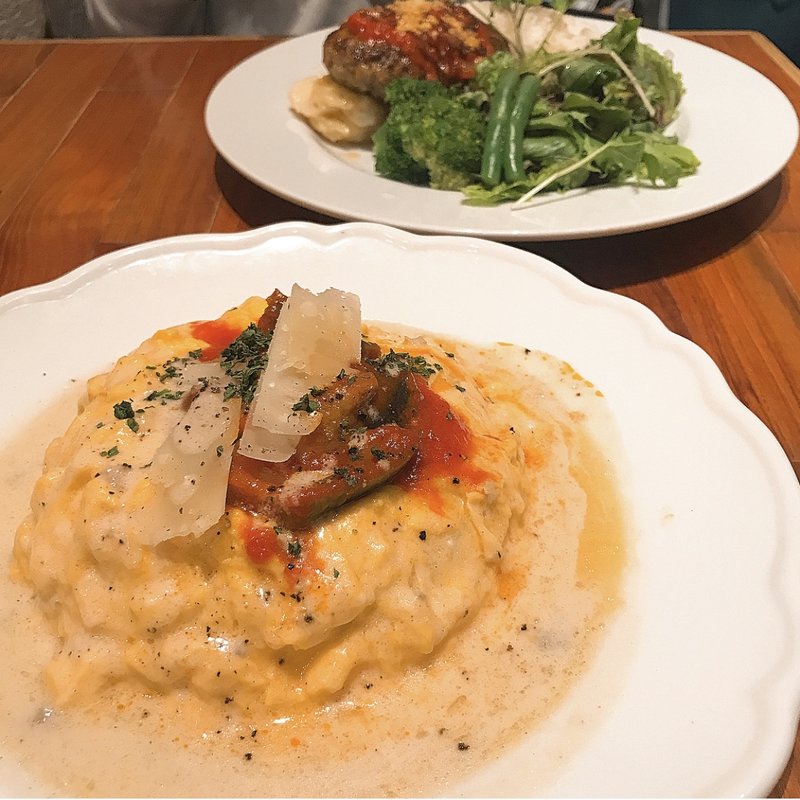 ラタトゥイユとホワイトソースのオムライス(フラワーズコモン （FLOWERS Common）)