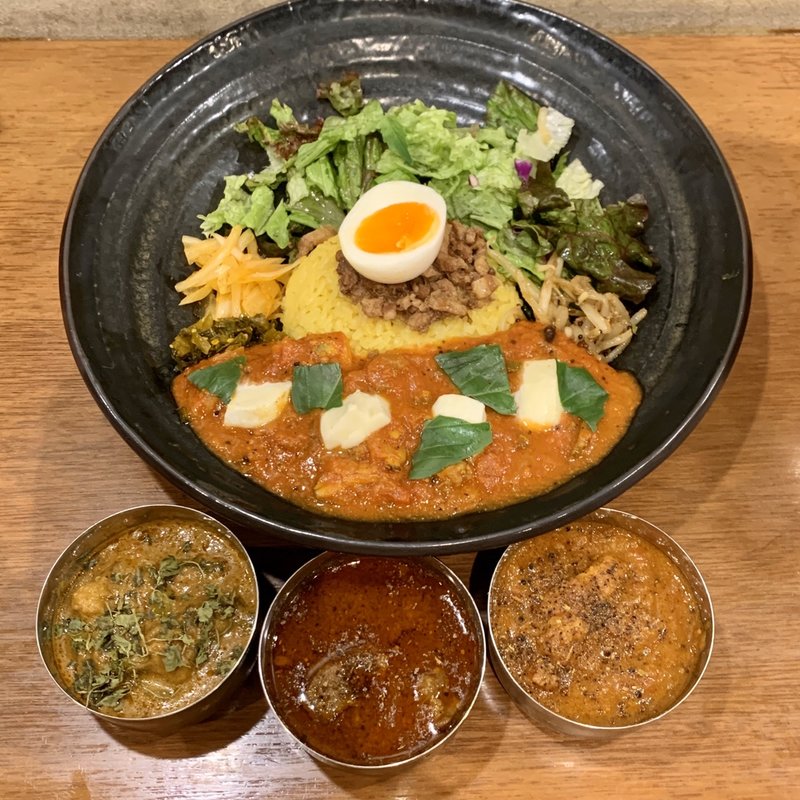 ろかプレート限定+ぷちカレー3種(SPICY CURRY 魯珈 （スパイシーカレー ろか）)
