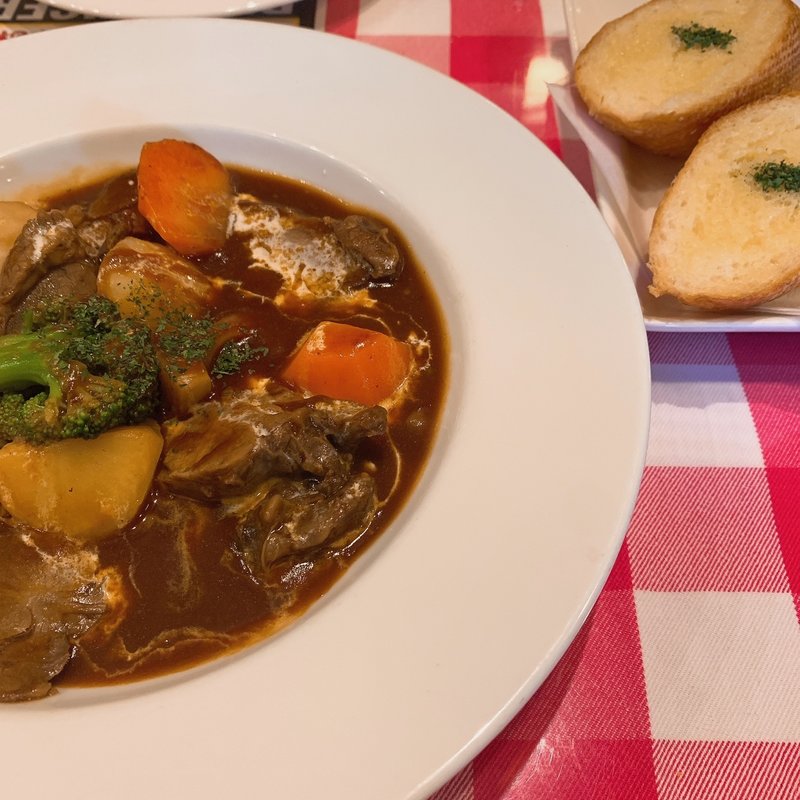 じっくり煮込んだ牛タンシチュー(ライスorパン付き)(イタリア食堂 サムシング・デュエ)
