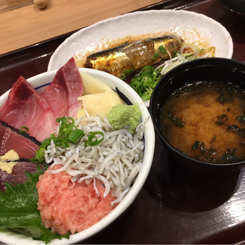 日替り丼と小鉢(築地食堂源ちゃん 川崎アゼリア店)