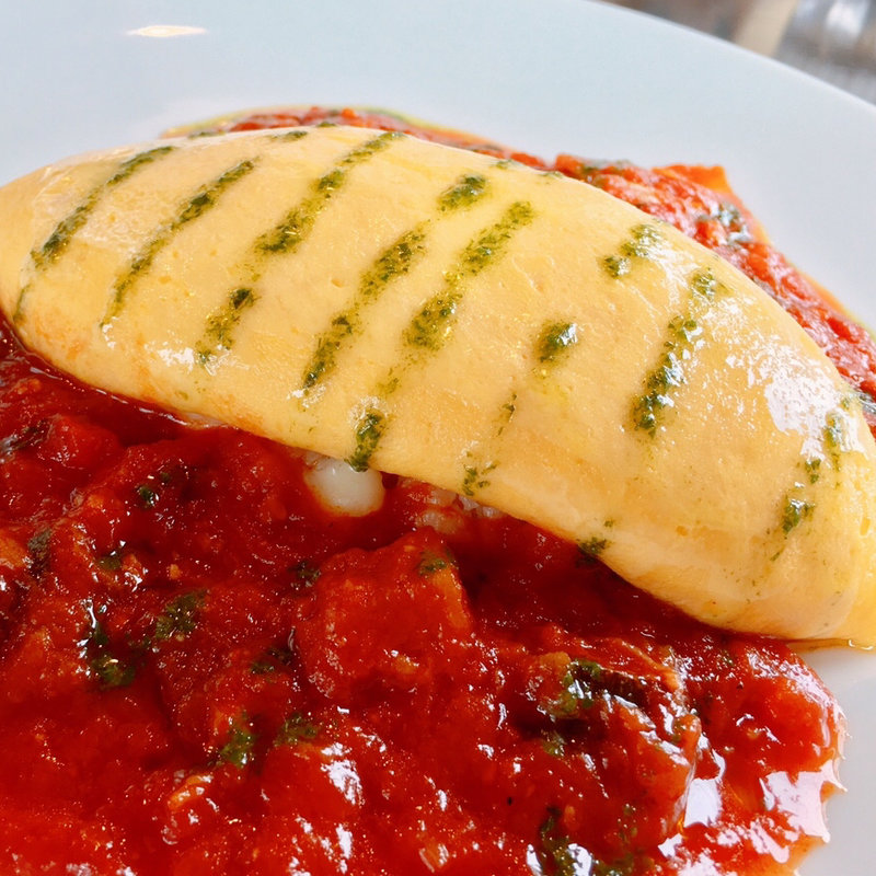 トマトソースオムライス(なとりさんちのたまごや工房 （ナトリサンチノタマゴヤコウボウ）)