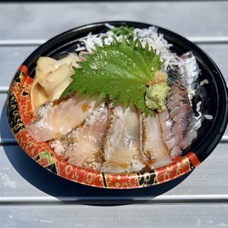 おまかせ近海海鮮3色丼(炙り屋　丸笑)