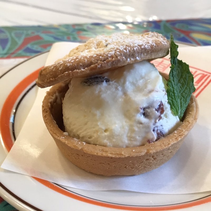 レアチーズ風味クッキーサンド(チーズ喫茶 吾輩は山羊デアル)