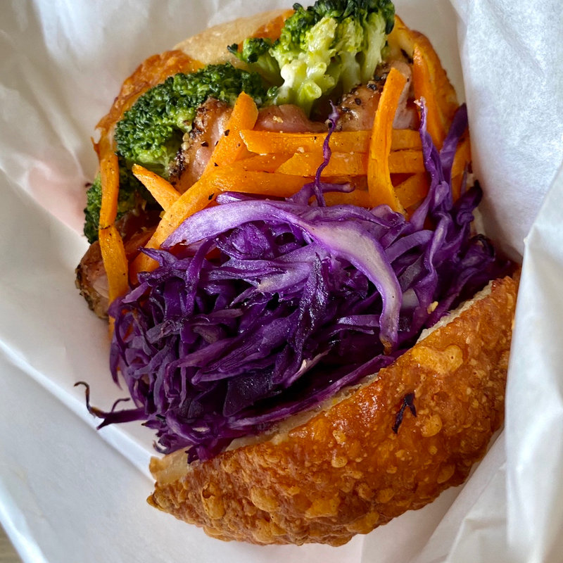 合鴨スモークと三種のキノコ シャンピニオンソースサンド(ルヴァン・パストリー)