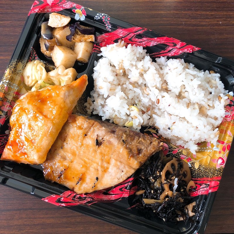 ぶりと鮭の照り焼き弁当(魚貝 ののぶ)