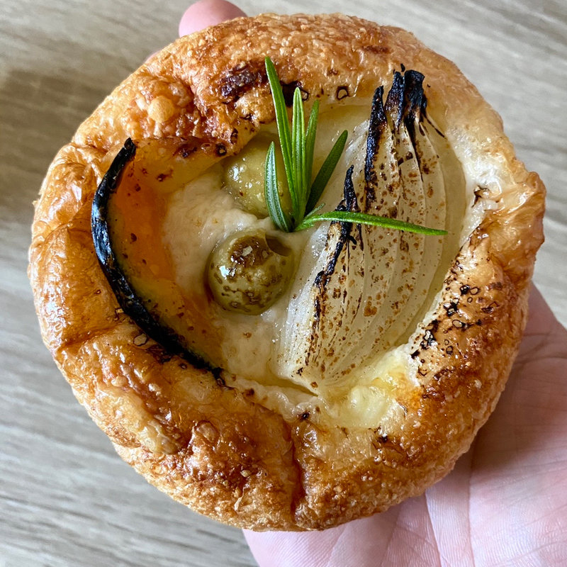 新玉ネギとグリーンオリーブのフォカッチャ(ルヴァン・パストリー)