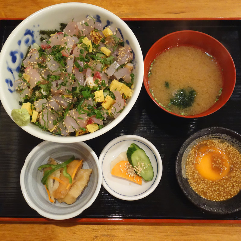 お魚ごま醤油丼(磯貝 天神店)