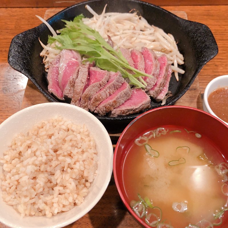 牧草牛ステーキランチ(200g)(焼鳥 焼牛 健)