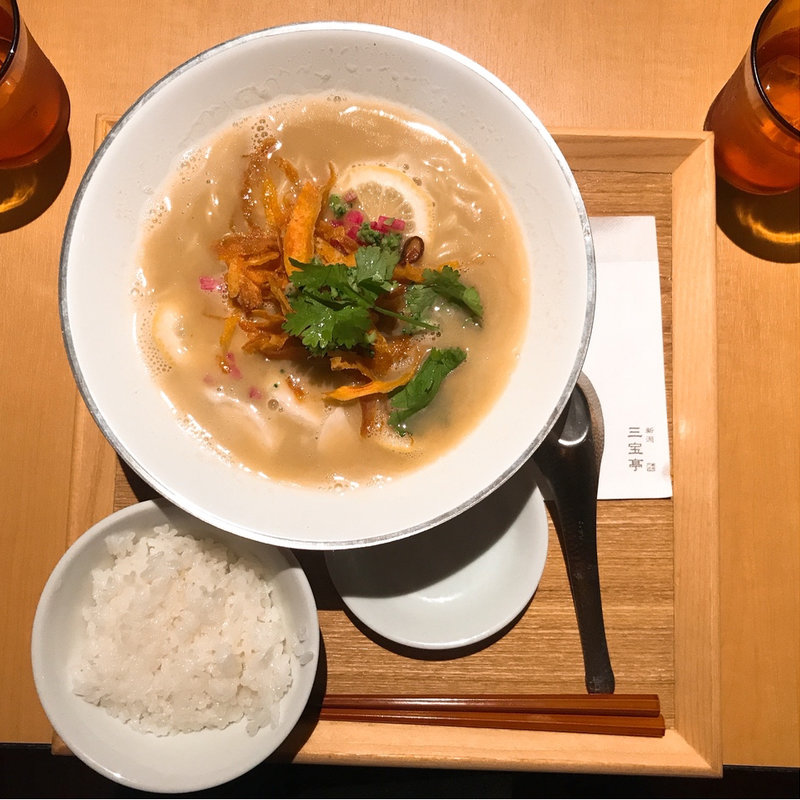 薬膳鶏白湯ラーメン(新潟 三宝亭 東京ラボ 宮益坂店)