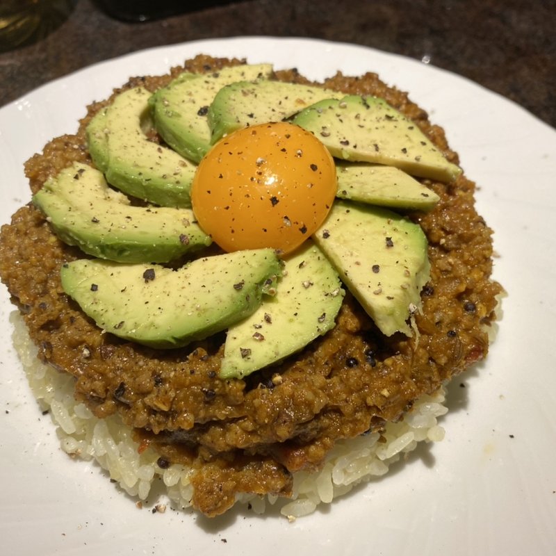 アボカドチーズカレー(Bar Hexagone（バーエグザゴーヌ）| ミクソロジーカクテル&日本ワイン)