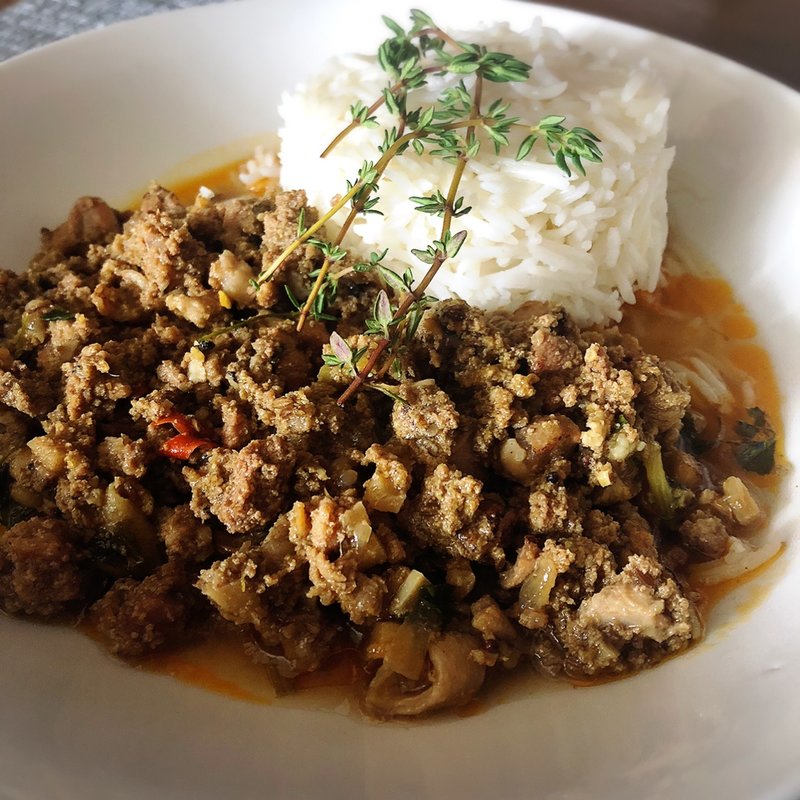 親鶏ゴロゴロ粗挽きキーマカレー(Booze 甲斐)