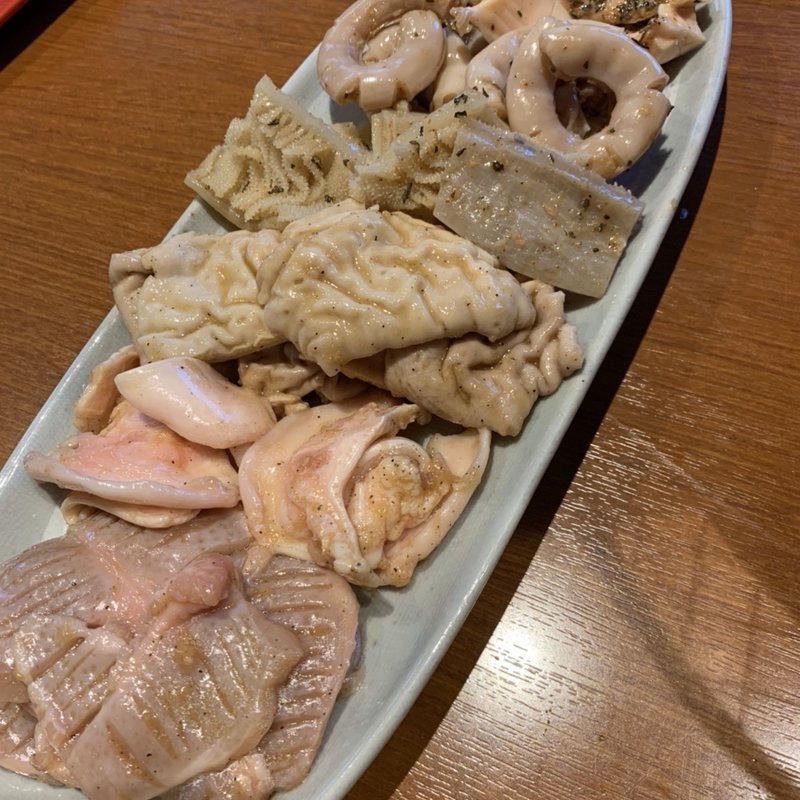 豚五種盛り(炭火焼ほるもん てっぽう)