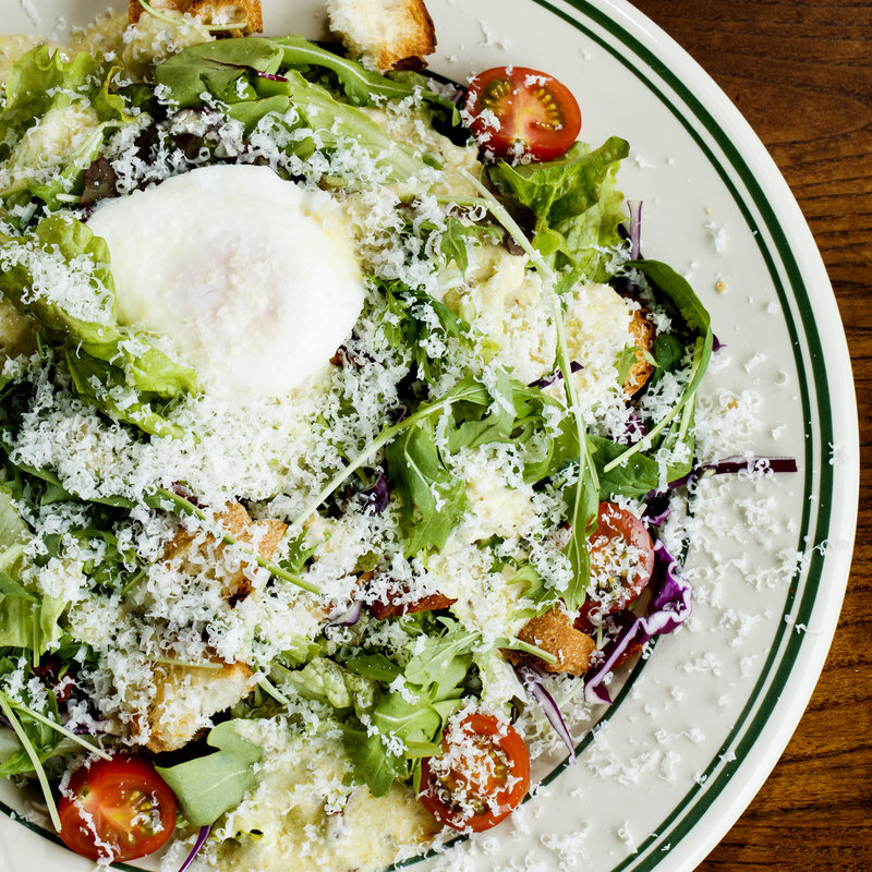 自家製ベーコンとクルトンのシーザーサラダ(3ND café+bar)