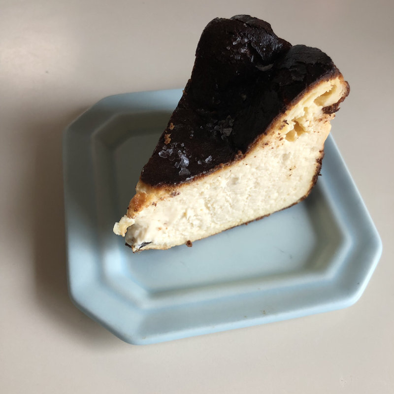 バスクチーズケーキ (テイクアウト)(Bar a Vin ムッシュヨースケ)