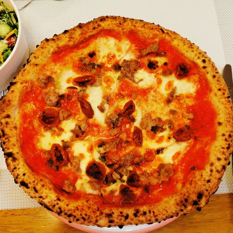 ピッツァ・アッテンツィオーネ(トラットリア ピッツェリア アミーチ Trattoria Pizzeria Amici)