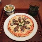 スモーク牡蠣のピザ(COFFEE Norari&Kurari)