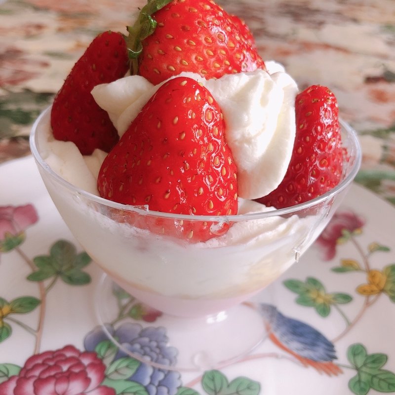 季節のフルーツパフェ(とちおとめ)(林フルーツ 日吉店)