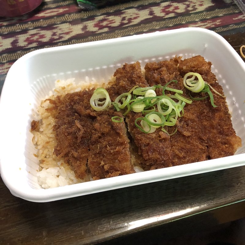 タレカツ丼弁当(豚屋食堂)