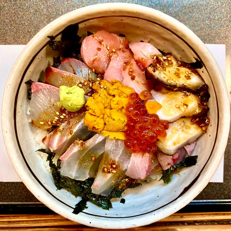 スペシャル海鮮どんぶり(田舎茶屋)