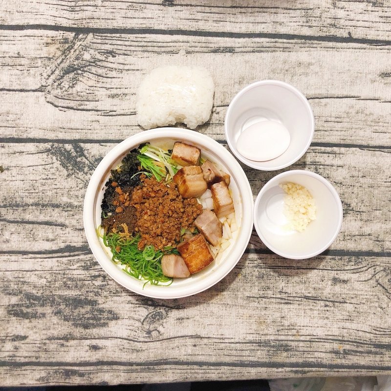 チーズ入りカレー台湾まぜそば（ゴロゴロチャーシュートッピング）(麺屋こころ 自由が丘店)