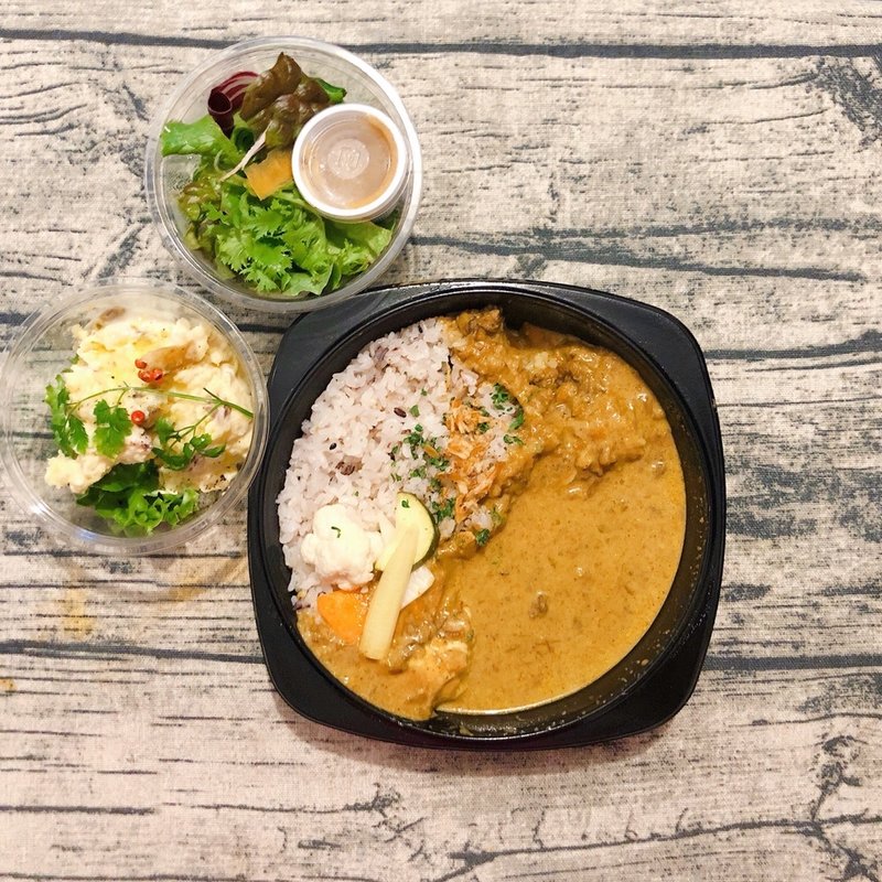 スパイシービーフカレー （追加でポテトサラダ）(AEOLIA （アエオリア）)