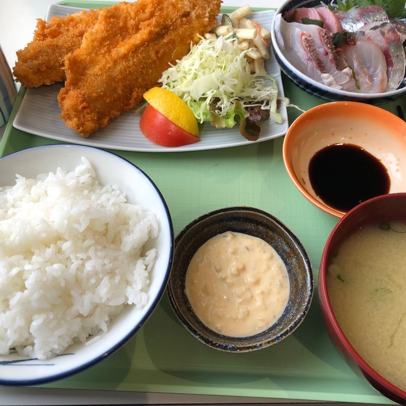 アジフライと刺身のセット(魚市食堂 （ウオイチショクドウ）)