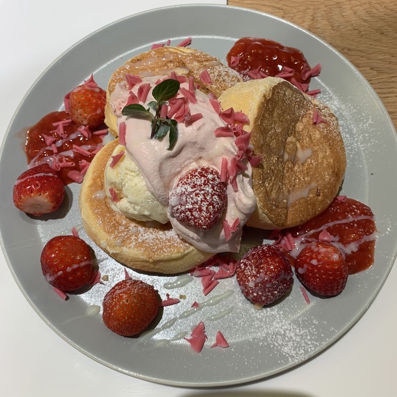 苺ミルク×ルビーチョコレート(FLIPPER'S 梅田エスト店)