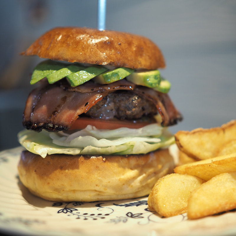 アボカドベーコンバーガー(だるま珈琲)