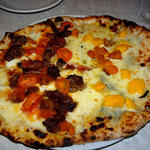 クアトロフォルマッッジのアレンジと牛肉のナポリ風煮込みのメタメタ(Pizzeria e Trattoria da ISA)