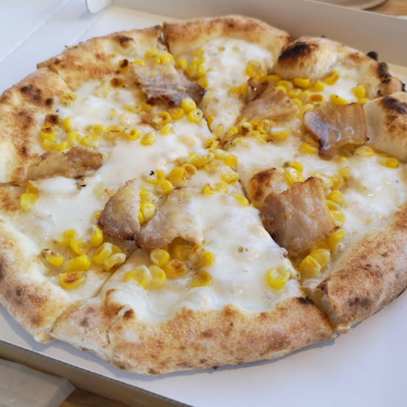 トウモロコシと自家製ベーコンのピッツァ(ピザ製作所zizi （ジジ）)