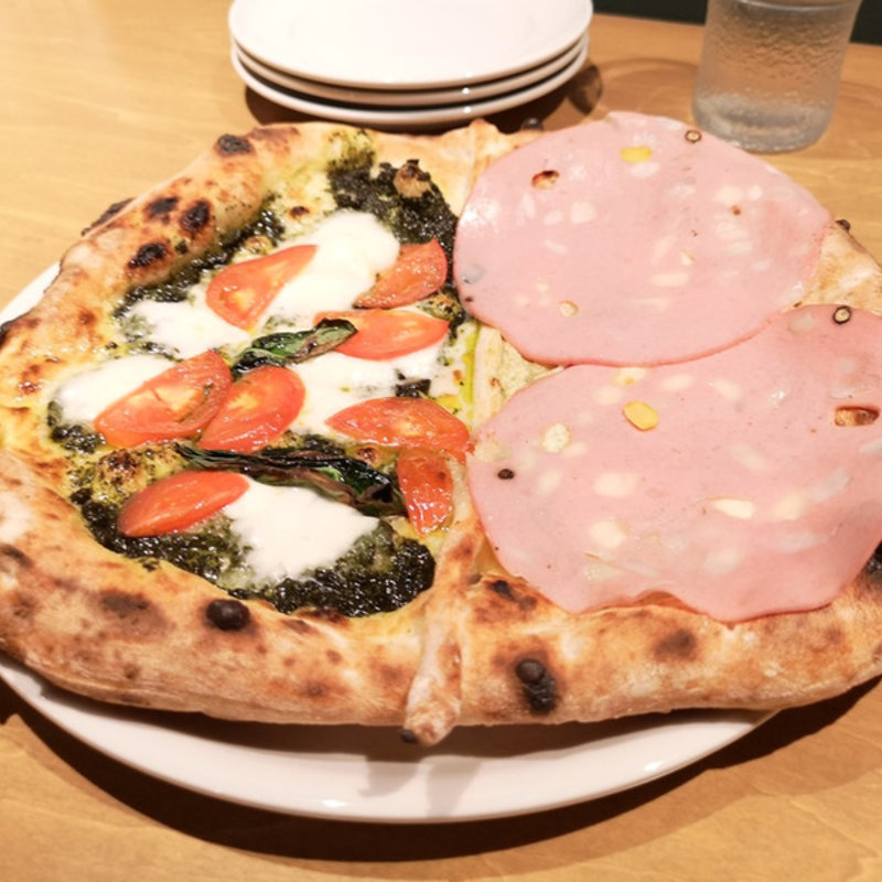 ジェノベーゼとピスタッキオのハーフ＆ハーフ(サリーナ)