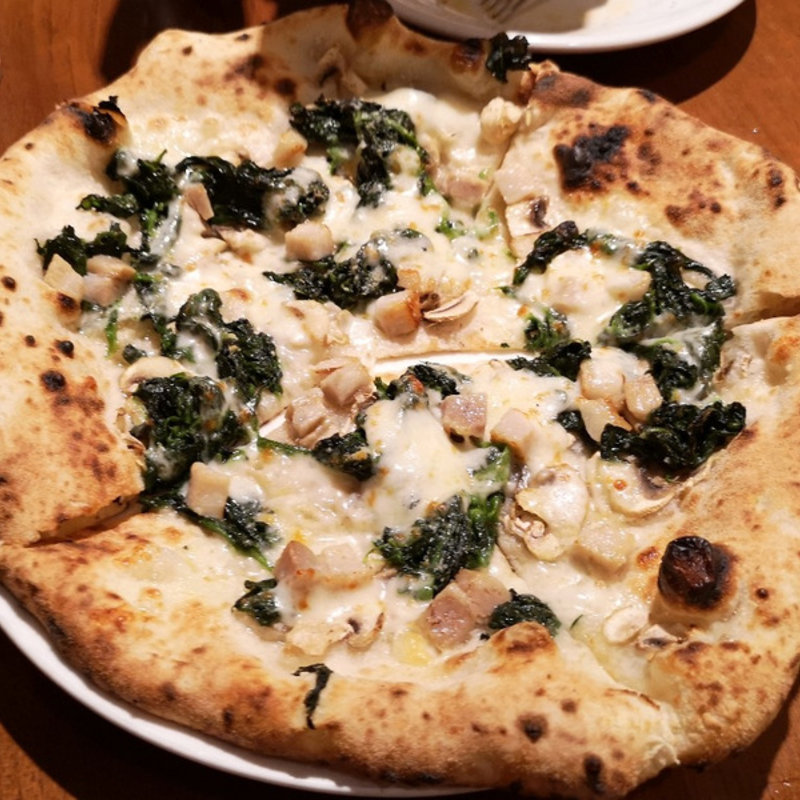 チコリと黒キャベツ（カーボロネロ）のピッツァ(La TRIPLETTA ラ・トリプレッタ)